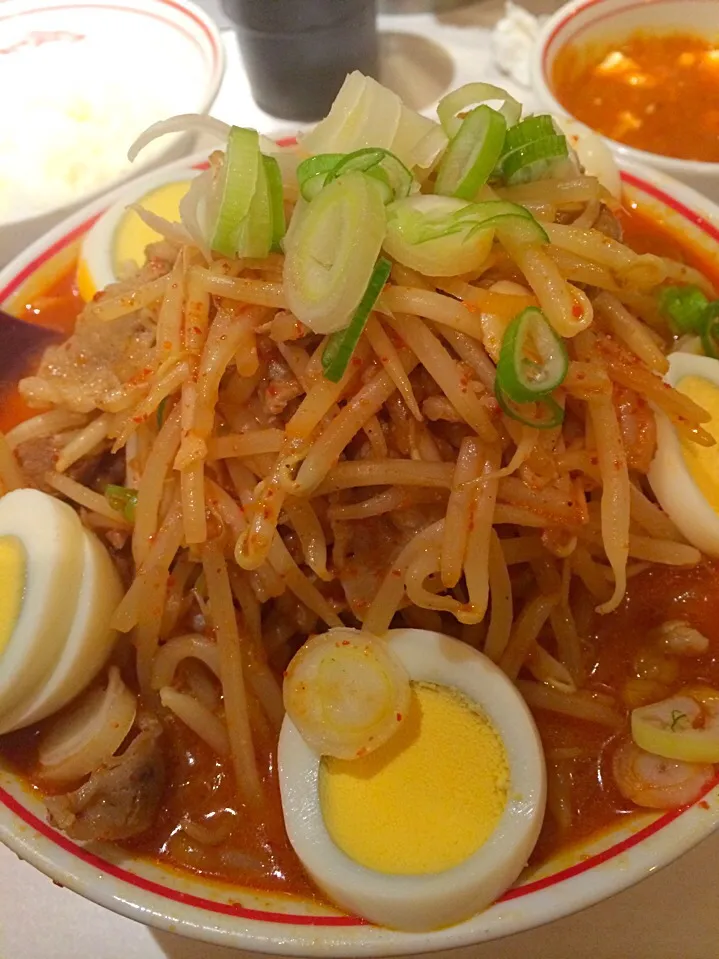 Snapdishの料理写真:蒙古タンメン中本・味噌卵麺野菜大盛り|Takayaさん