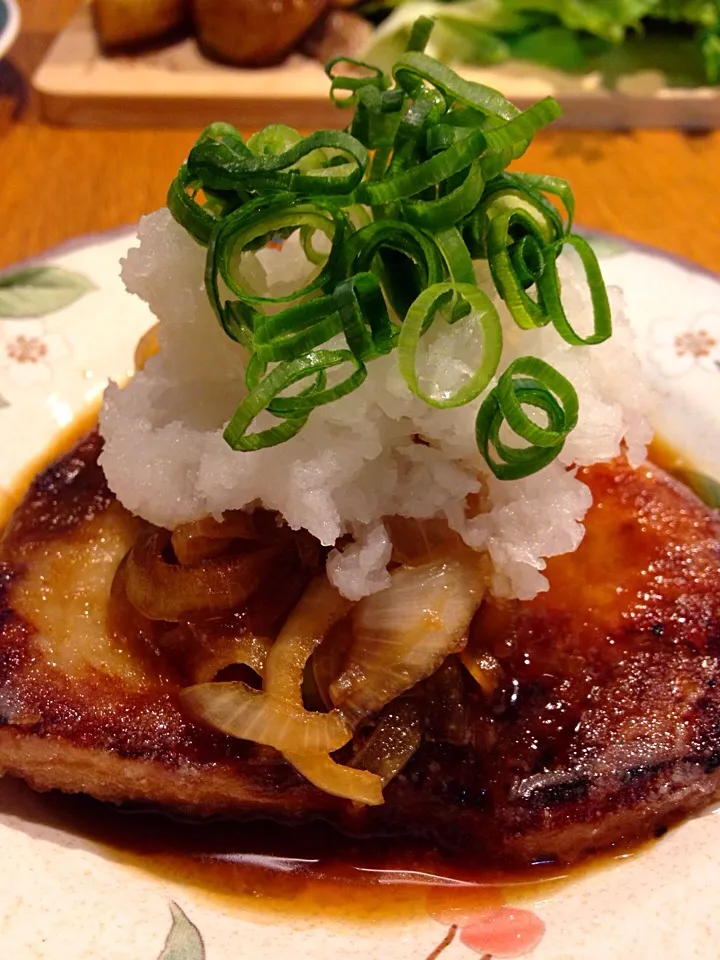 Mayさんの料理 メカジキのステーキ、ガーリックWネギソース♡|まつださんさん