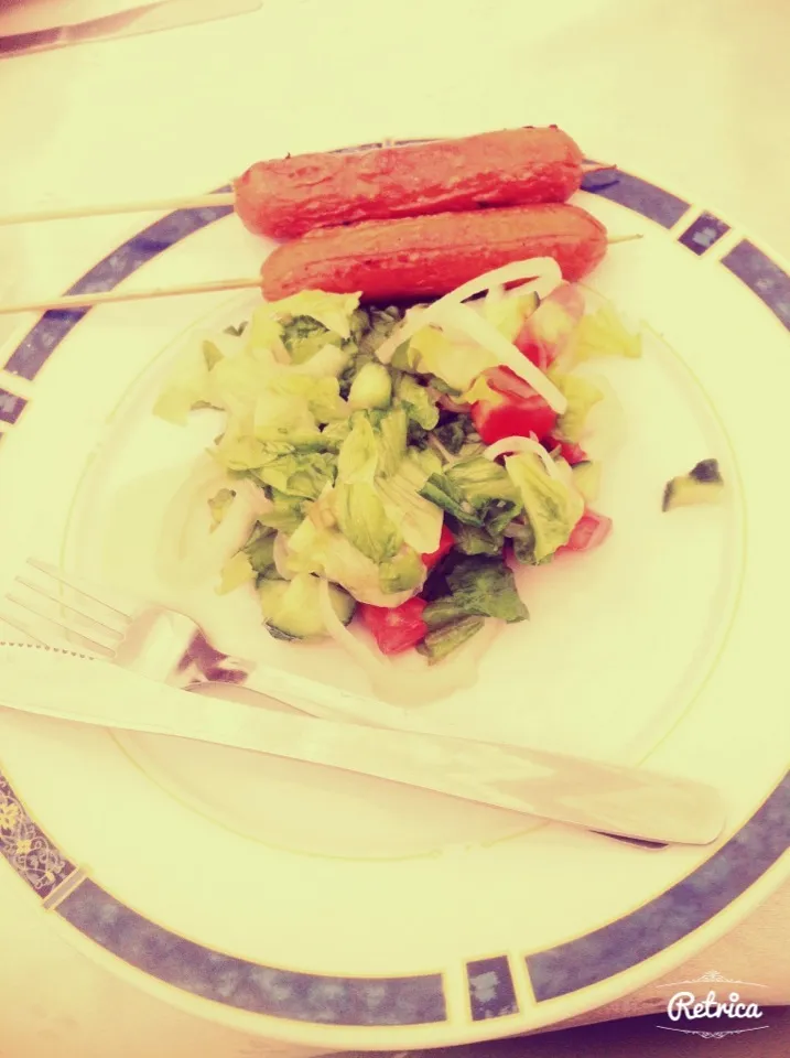 Hotdog+ salad 😀|Heli Ihieさん