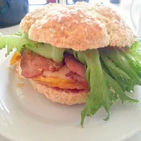 Breakfast burger, no milk and yeast. eggs, bacon and cheese.|Jhonny Bakkenさん