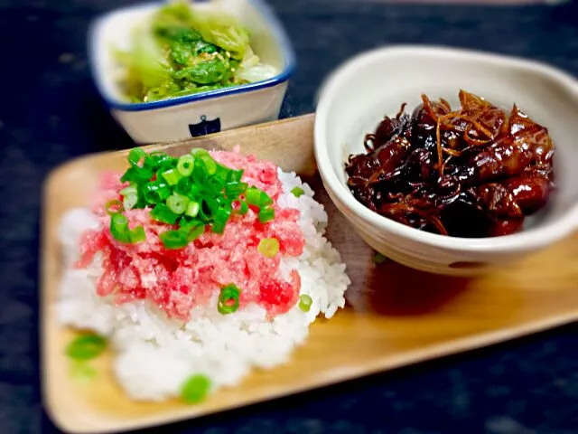 ホタルイカの煮物とレタスの漬物とネギトロ丼♪|Hitomiさん