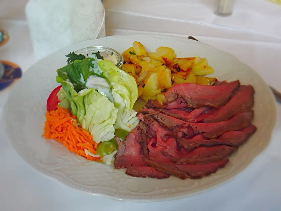 Roast beef and chip potatoes|Fujiko Toyohashiさん