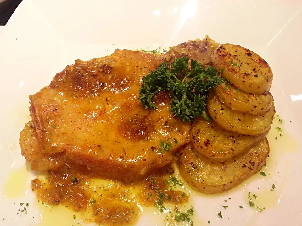 orange mustard glazed smoked pork chop with wild potatoes and sauteed saurkrauts|Alex Smooth @ Gourmet deli (Siam Paragon)さん