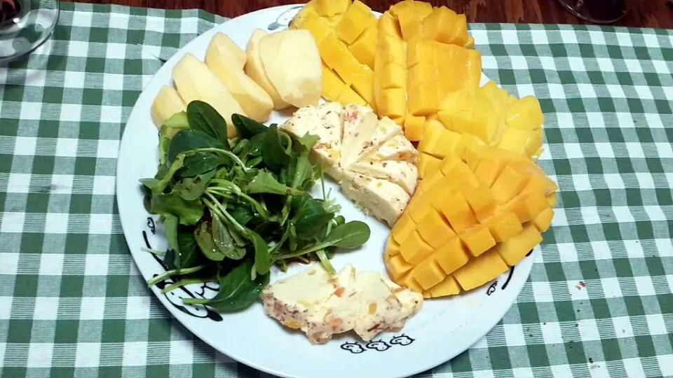 cheese, mango & salad plate for wine|siroccoさん