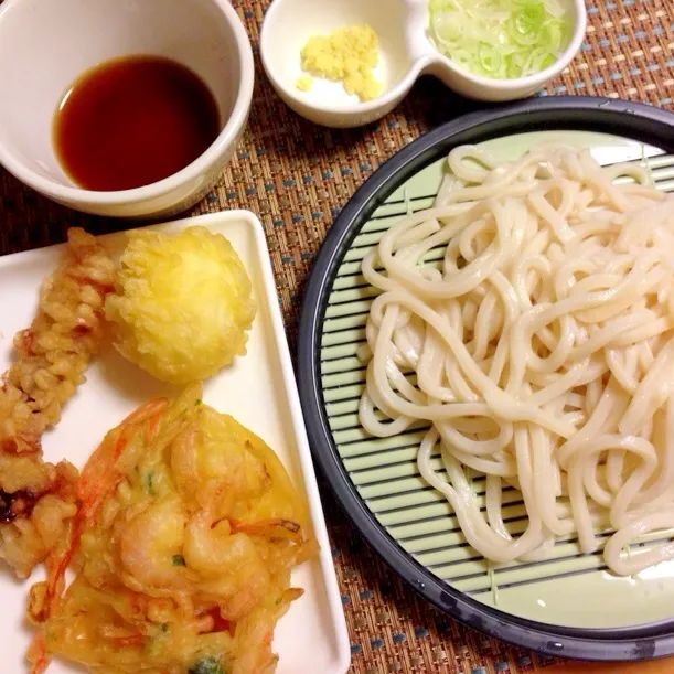 今日は暑かったので、ざるうどん。
丸亀製麺風に天ぷらを添えて。|chacoさん