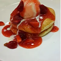 Snapdishの料理写真:who loves pancake? I love this strawberry cheese pancake so muchh|gabriellamkayyさん