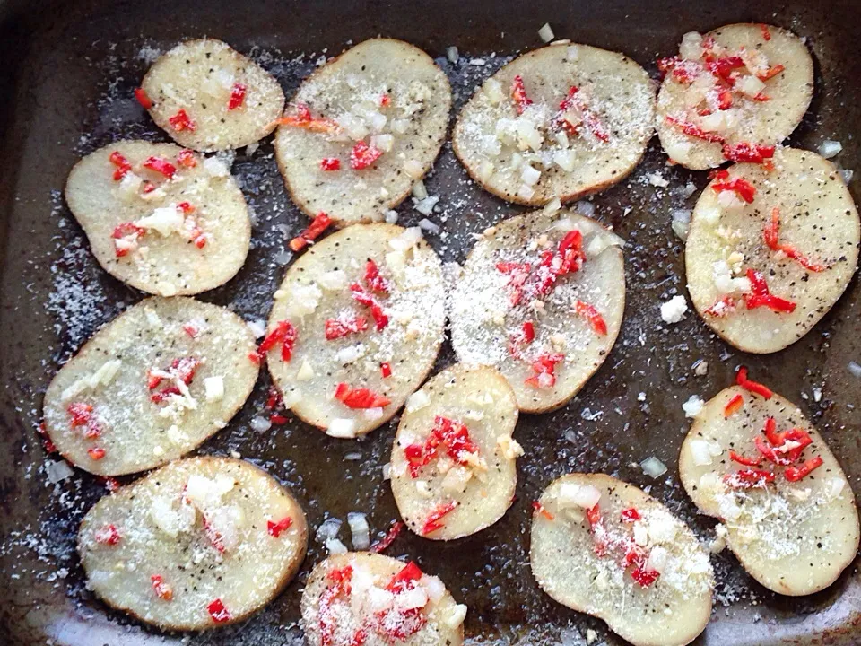 Potato, white onion, 1 chili pepper,b-ground pepper, garlic, sea salt, parmesan|fraseremburyさん