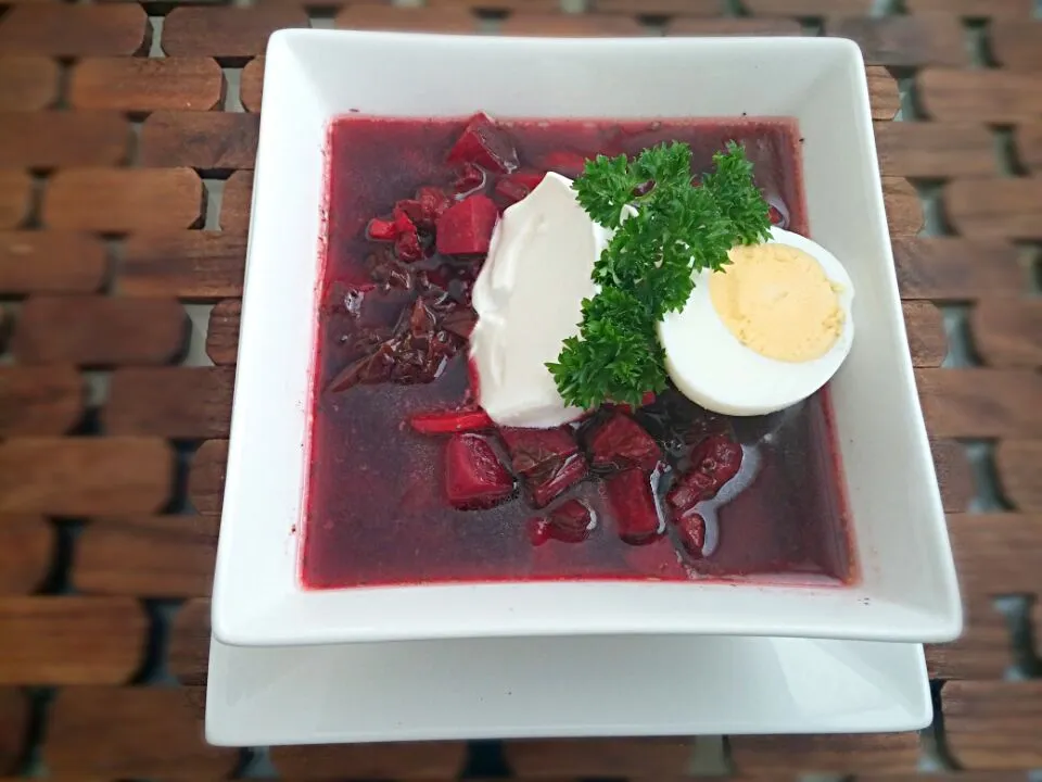 Spring soup with young beet and vegetables with sour cream..|Matthew NLさん