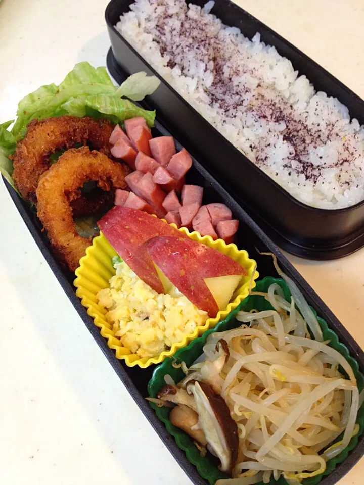 Snapdishの料理写真:ウサギの林檎嫌がるかな？弁当。4/18|mameさん