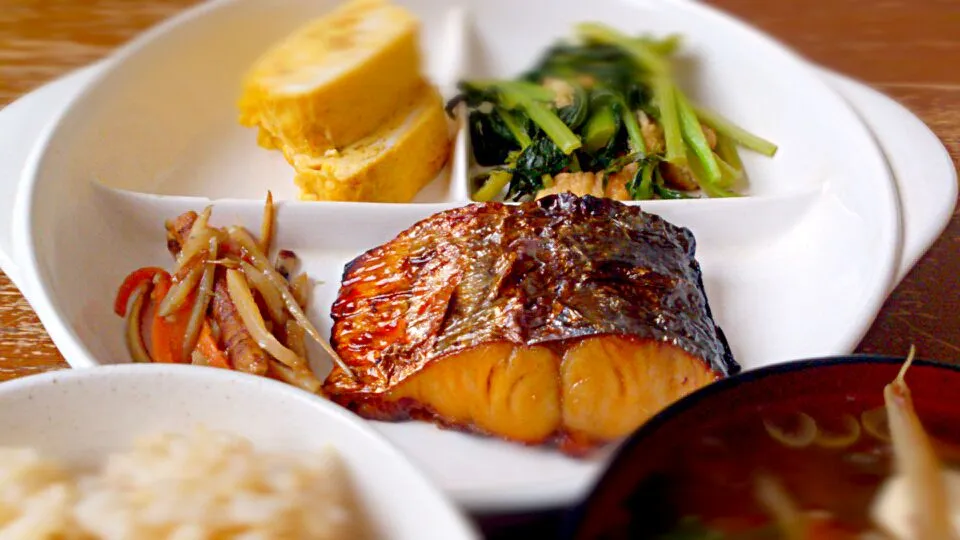 焼き魚定食【鰆】|プチテンよすさん