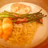 Snapdishの料理写真:Chicken breast, asparagus wrapped in bacon and garlic noodles|Michelle Zaluskyさん