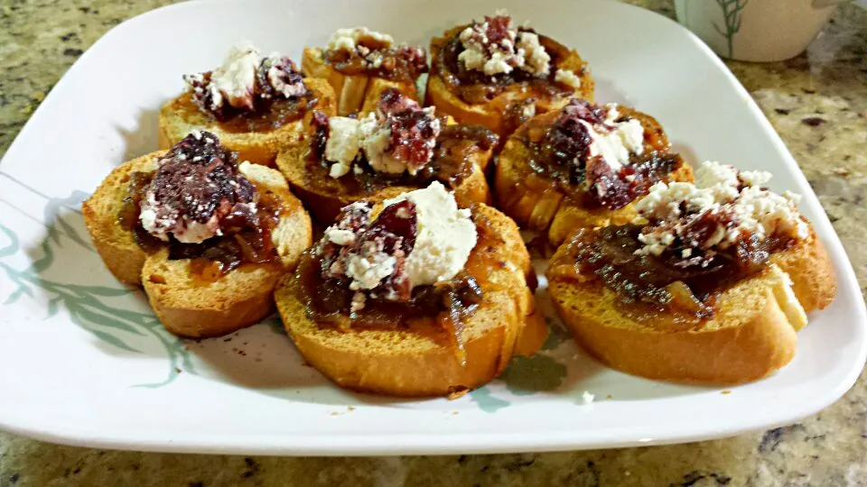 classic baguette topped with goat cheese and date jam.. Spanish tapas|dayanaさん