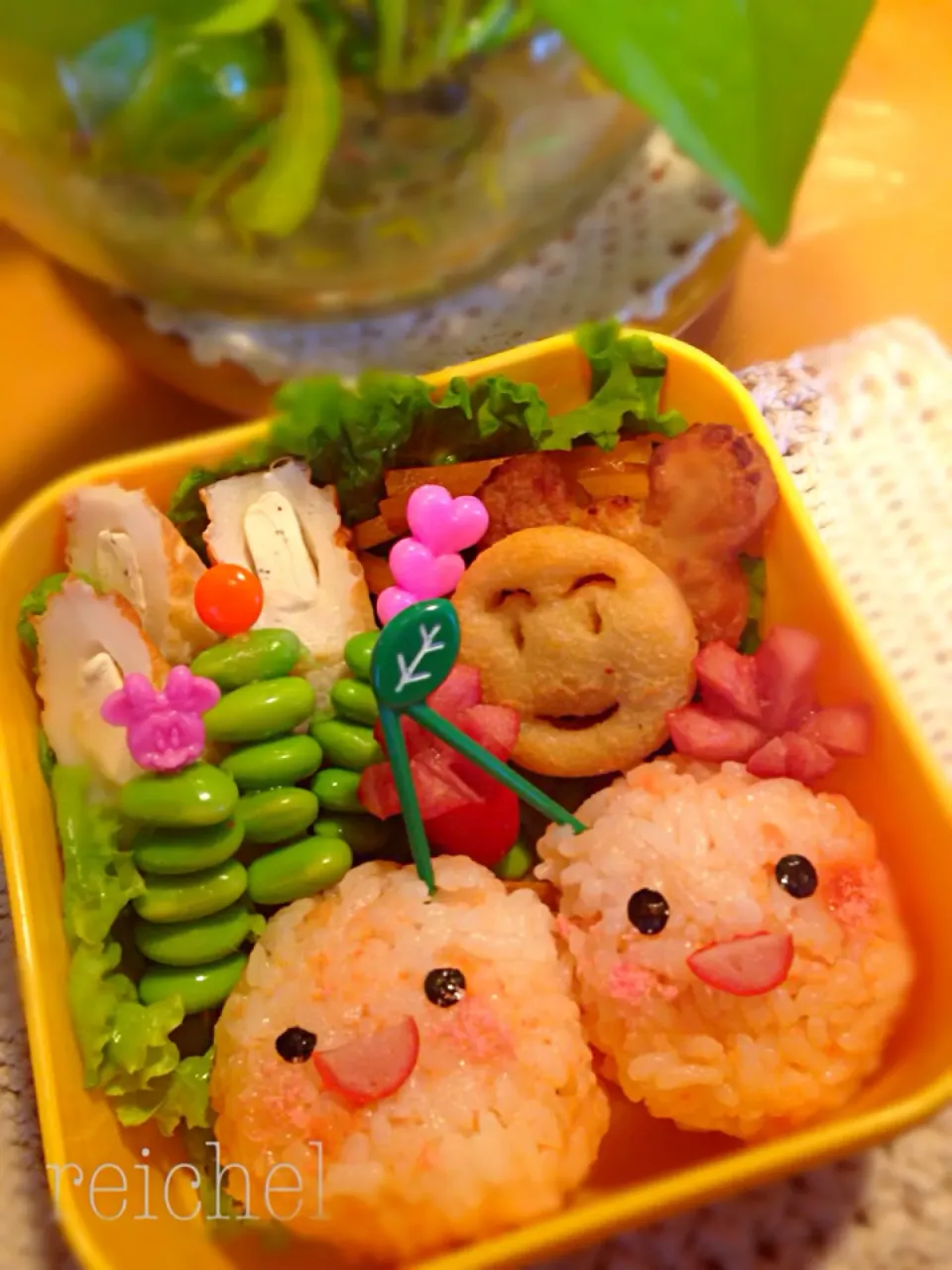 Snapdishの料理写真:春のさくらんぼおにぎりキャラ弁🍒|れぃちぇる。さん