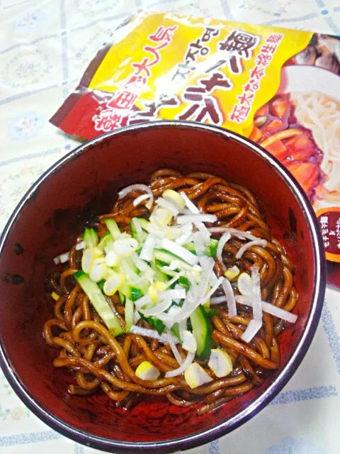 カルディで買ったジャジャン麺。
食べたことなくて、どんな物だろうと。|うたかた。さん