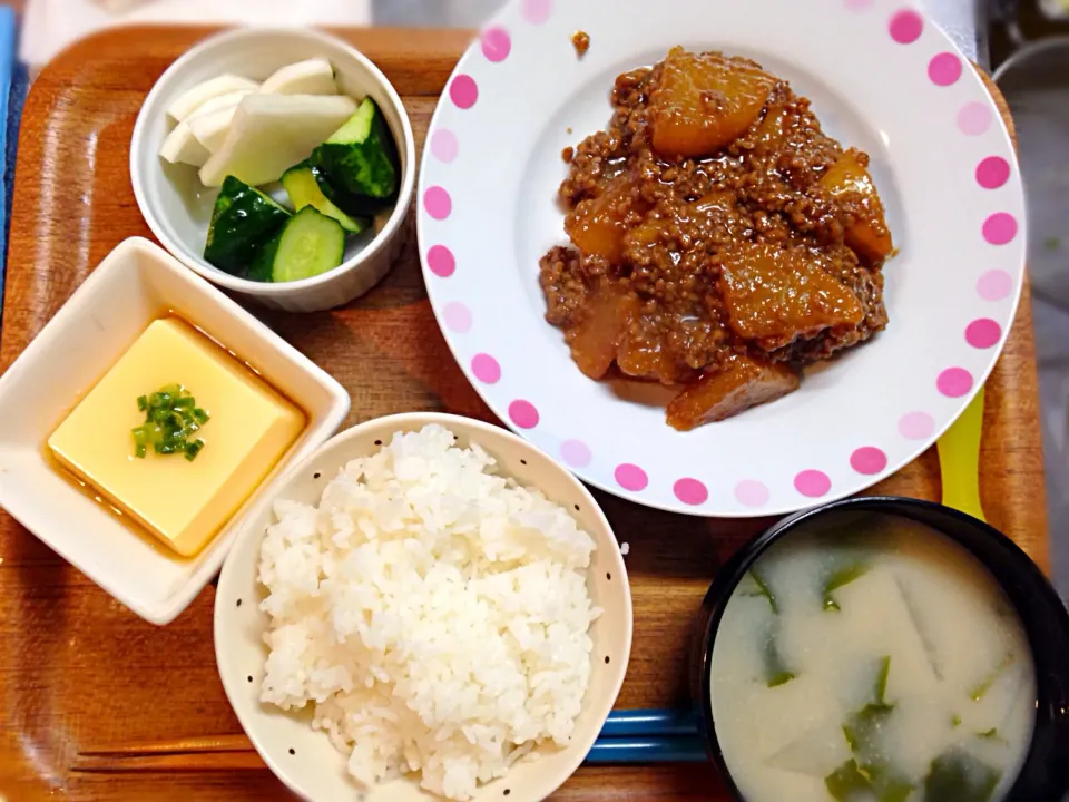 Snapdishの料理写真:ひき肉大根  たまご豆腐  漬物|だいちゃんさん