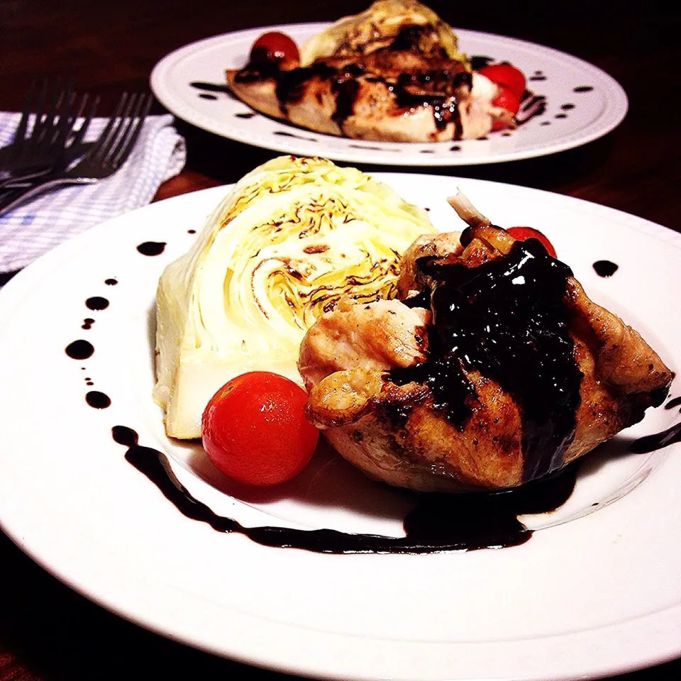 ハーブチキンソテー、チョコレートバルサミコソース Sautéed chicken breast with Balsamic chocolate sauce.|Yuka Nakataさん