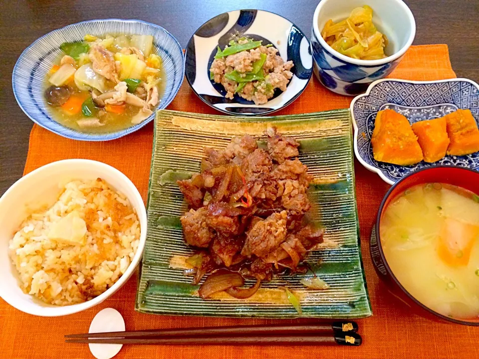 Snapdishの料理写真:コチュジャン焼肉   筍ご飯   白菜のうま煮   絹さやとひき肉の味噌生姜炒め   鶏肉の甘辛炒め   かぼちゃの塩麹煮   味噌汁|NAKATAさん