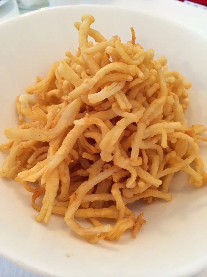 Fried enoki mushrooms|Ong Sor Fernさん