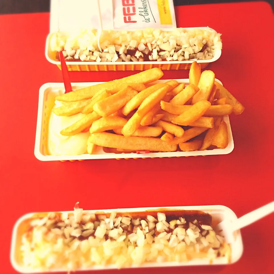 Frikandel Spezial with french fries at Maastricht/Netherlands|RebeccaH💟さん