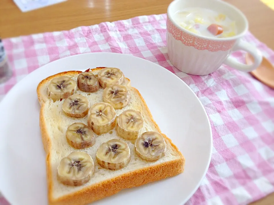 【一人暮らしの朝ごはん】焼バナナトースト|たきゃたさん