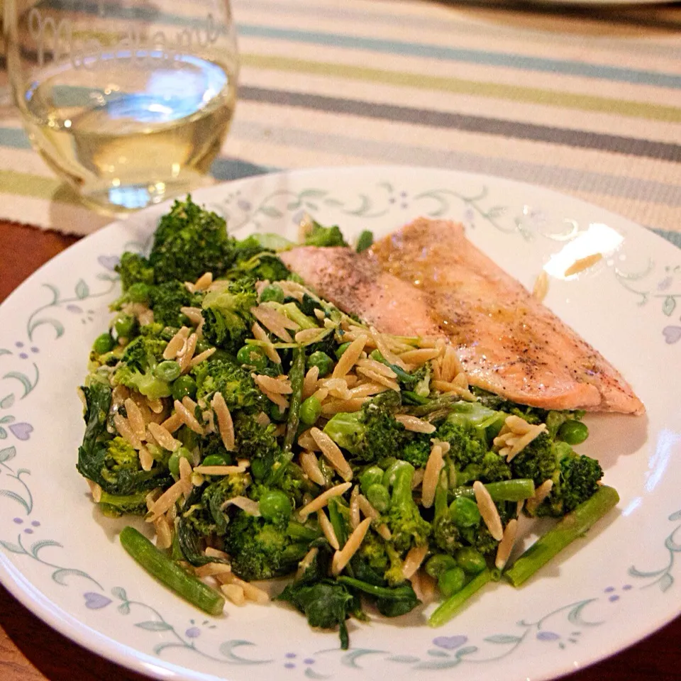 Salmon with white wine sauce and veggies with orzo (broccoli, asparagus, ramps, spinach and pea shoots)|Martha P.さん