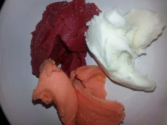 raspberry,  Limon, and blood orange gelato.|Polly Gelfusoさん