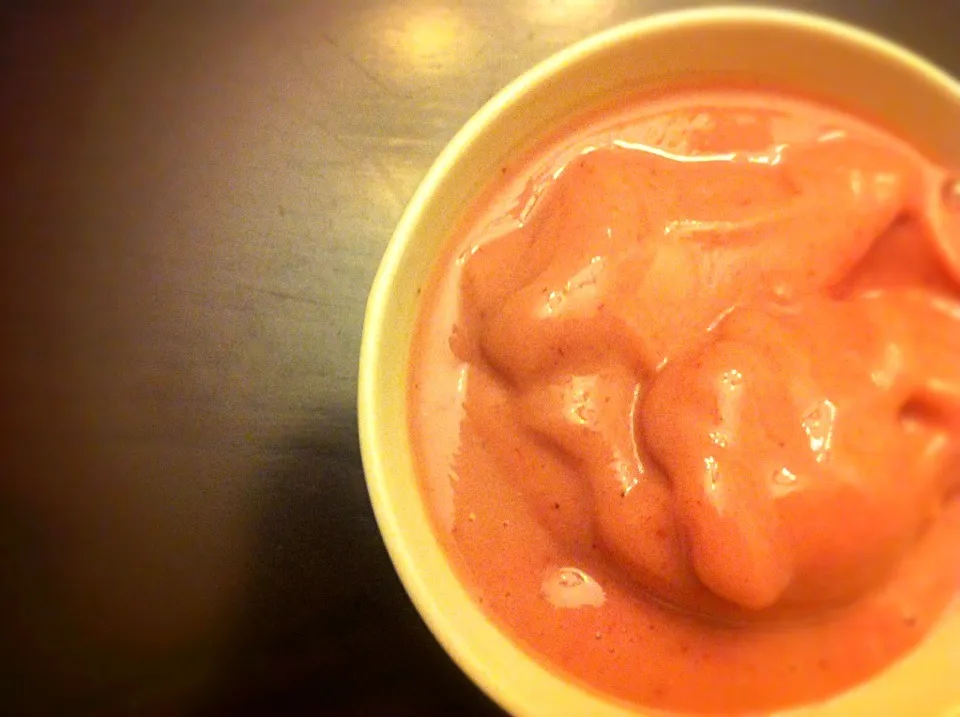 Non-Dairy Strawberry+Banana Ice-Cream #vegan|T.E.Dennisさん