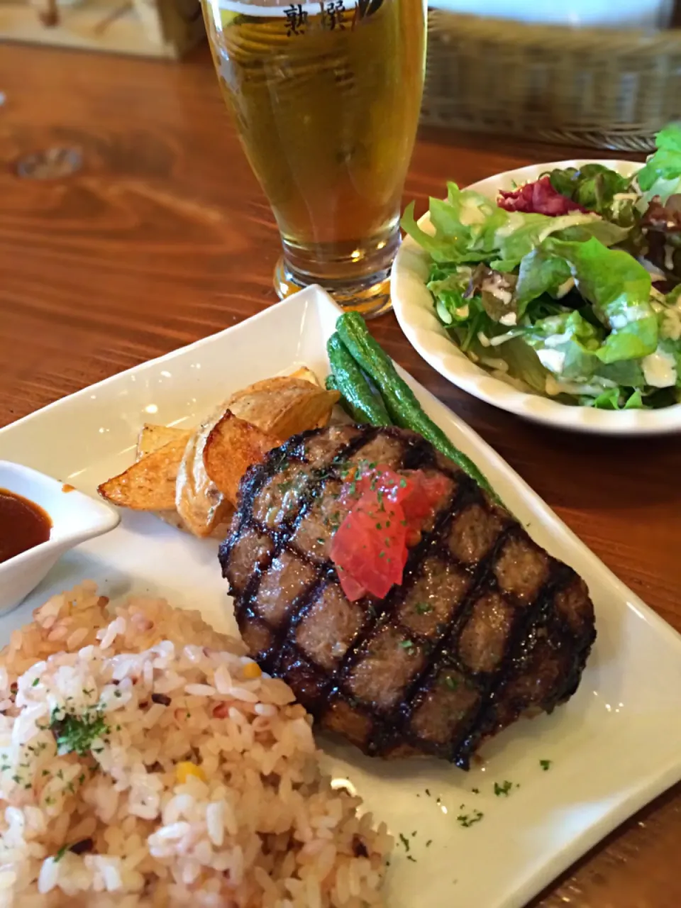 Snapdishの料理写真:マハロでランチ ハンバーグステーキ|Tetsuaki  Komatsuさん