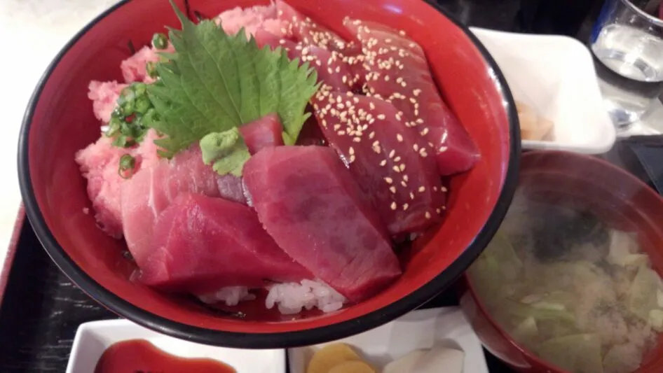 マグロ3色丼|やまともさん