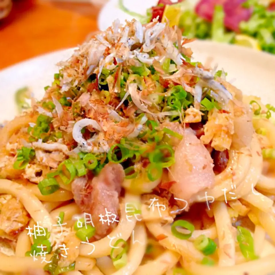 くみさんさんの料理 柚子胡椒と昆布つゆのヘルシー焼きうどん(⌒▽⌒)|ハルさん