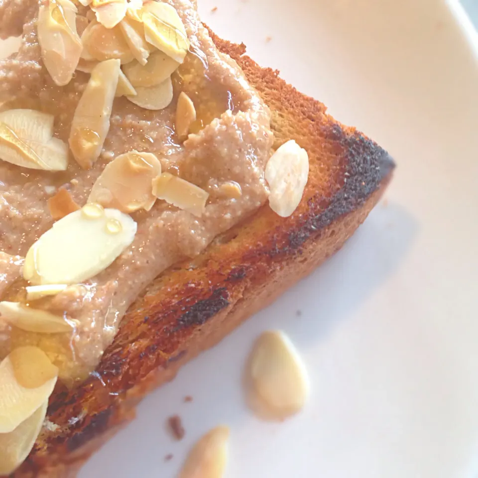 Thick brioche toast with almond peanut butter|willzさん