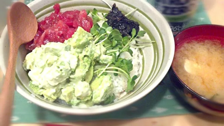 アボカドマグロ丼|あさみさんさん