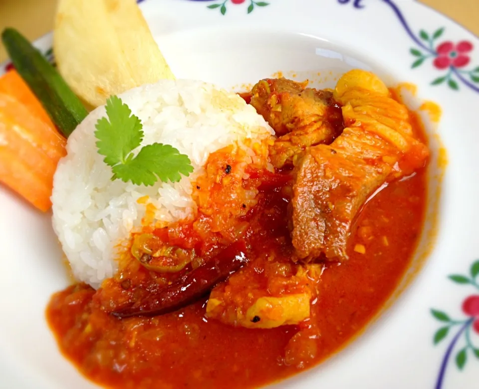 トマトとココナッツの三元豚カレー|でおでおさん