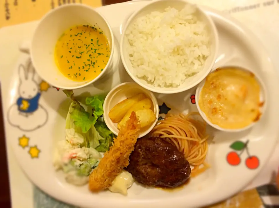 Snapdishの料理写真:ちびっ子ディナー🍴山梨のペンションにて🌸|はやちんさん