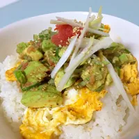 Snapdishの料理写真:ナムル風アボカド丼☆ Korean style avocado on rice|akkiiraさん