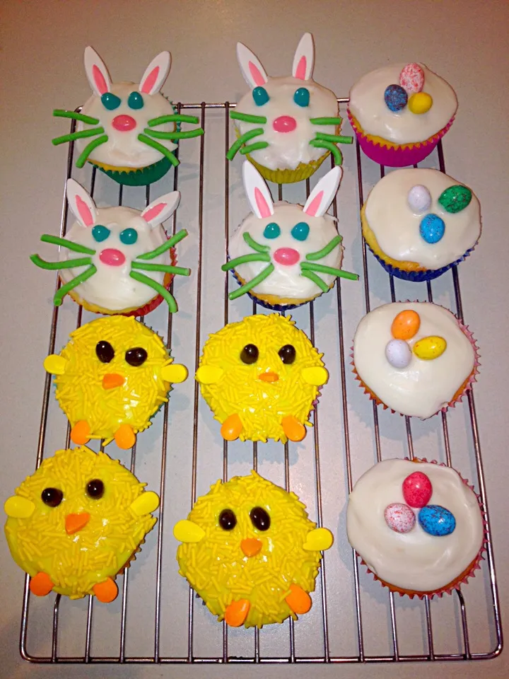 Easter cup cakes Happy Easter|woodfiredさん