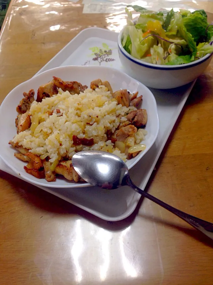 チキンライス風 サラダ添え|うえぴーさん