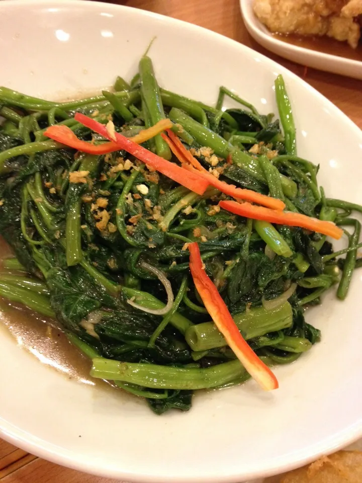 Sauteed Kangkong in Bagoong (Fermented Shrimp Paste)|Rockwell Leeさん