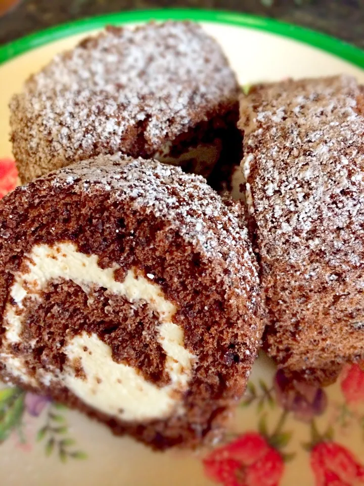 Chocolate Swiss roll with cream filling|maricarさん