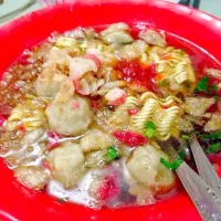 Snapdishの料理写真:Meatball soup with mee|Carol Limさん