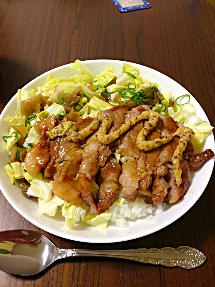 ザーサイとキャベツのシャキシャキ豚肉丼|さこんさん