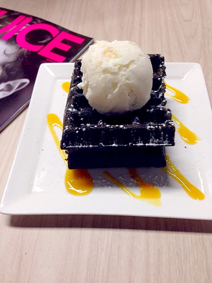 Snapdishの料理写真:Lychee martini bamboo charcoal waffle|Agnes Cheeさん