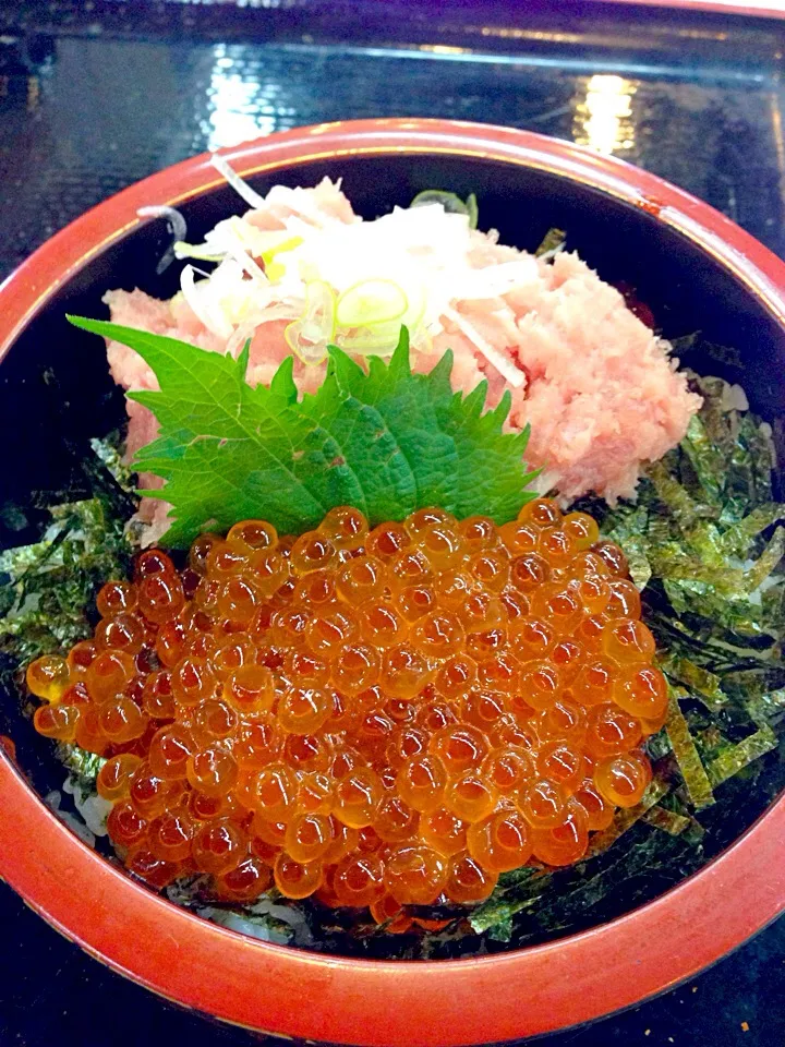 Snapdishの料理写真:いくらネギトロ丼☆|momiさん