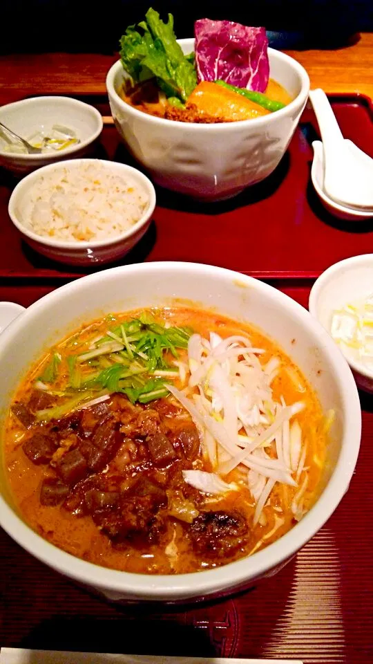 Snapdishの料理写真:牛すじカレーうどん♪キーマカレーうどん♪|jinlimeさん