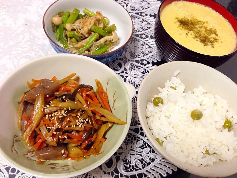 Snapdishの料理写真:豆ご飯ときんぴらごぼうの晩ご飯|やすさん