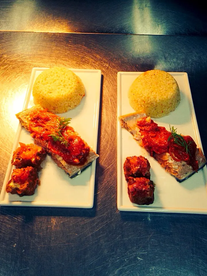 Salmon sardines/ tofu / salsa on top/ lime garlic rice|Jefferson M. Macalindongさん