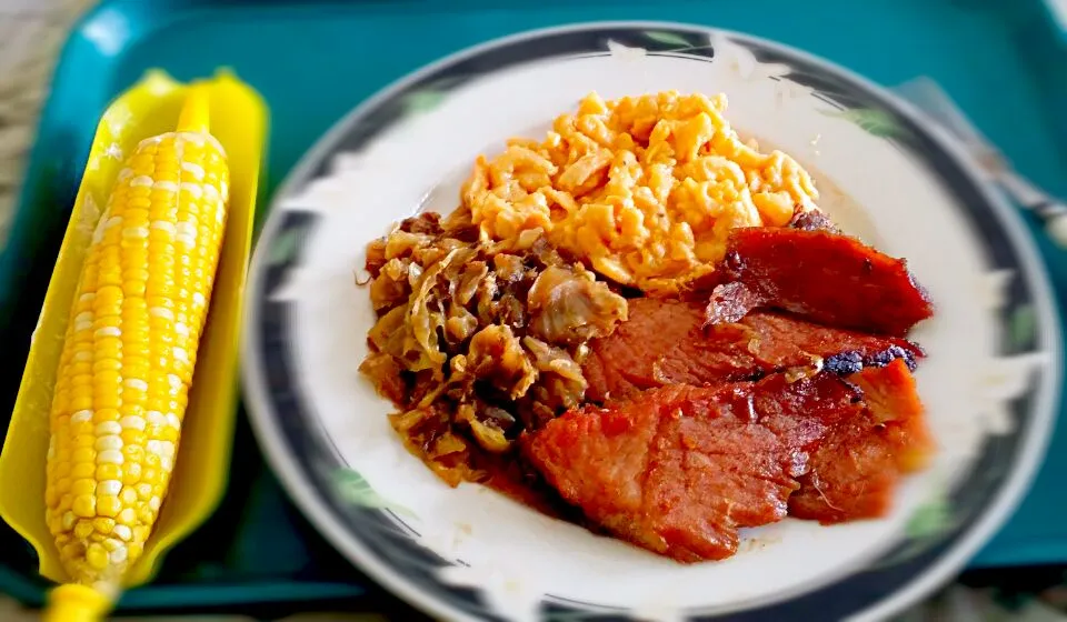 Gazed Ham mac and cheese cabbage & corn on the cob|christl babcockさん