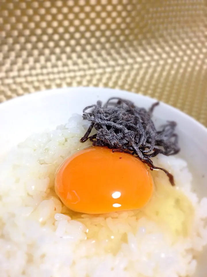 Snapdishの料理写真:【今日のたまごかけご飯】たまご×塩こんぶ|かとう ひろみさん