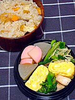 お弁当（炊き込みご飯、蒲鉾と大根の煮物、ほうれん草と切り干し大根のお浸し、ささみとスティックブロッコリーの炒め物、しらす入り卵焼き）|すーさん