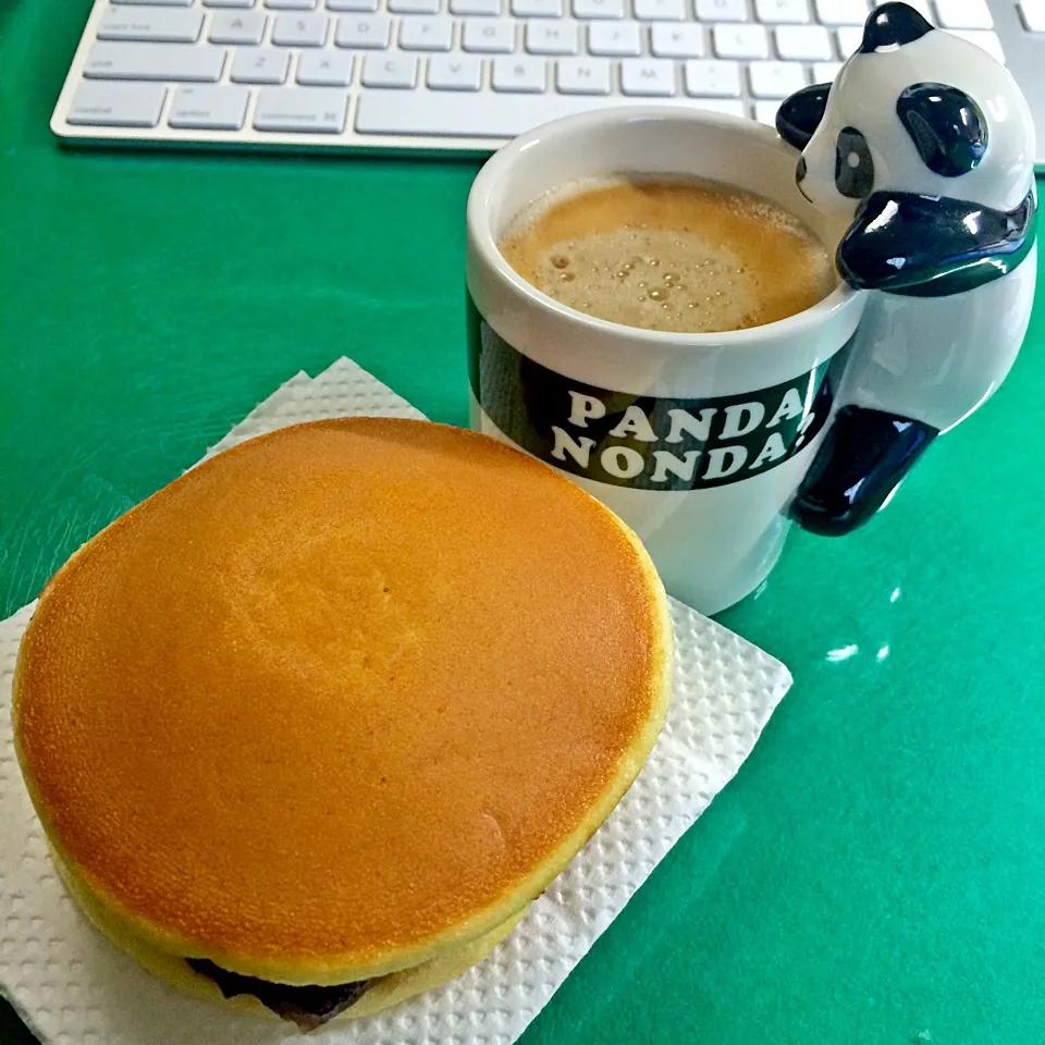 朝食食べ損ね、出社してから栗どら焼きいただきました。^^;|Takashi H.さん